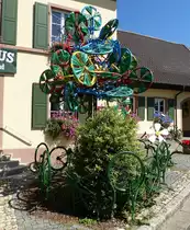 Gri�heim,  Kunstwerk  vor dem Rad-(Rat)haus zum 200 j�hrigem Jubil�um des Fahrrades, Sept.2017