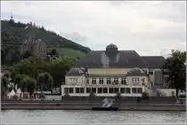 Bingen am Rhein. Links oberhalb der alten Stadthalle thront die im 13. Jahrhundert erbaute Burg Klopp auf einer Anh�he. Die Stadt Bingen geh�rt zum UNESCO-Weltkulturerbe Oberes Mittelrheintal. 15.09.2017
