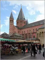 Mainz. Markttreiben am Dom St. Martin. Im Bild die T�rme des Ostbaus. 16.09.2017