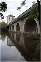Limburg an der Lahn. Die alte Lahnbr�cke wurde von 1315 - 1354 erbaut. Einer der urspr�nglich zwei Br�ckent�rme existiert heute noch. 28.09.2017