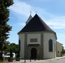 Zimmersheim im Oberelsa�, Westfassade und Haupteingang zur Kirche Mari� Himmelfahrt, Juli 2017