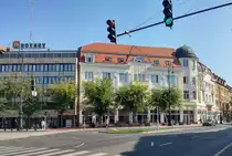 Hotel Central an der Ecke des Erzs�bet Platz in Nagykanizsa. Links ist das Geb�ude von Rotary Drilling zu sehen. Das Unternehmen besch�ftigt sich mit �lbohrung. Aufnahmedatum: 04.10.2017
