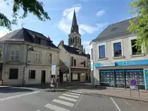 Tierce, H�user und St. Marcel Kirche am Place de la Mairie (09.07.2017)