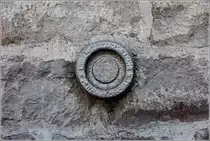 Wallenhorst. Der Nivellementpunkt Nr. 230 an der Neuen St.-Alexander-Kirche. Er bildete 1993 bei der Zusamenf�hrung der bestehenden H�hennetze der alten Bundesl�nder (DHHN85) und der neuen Bundesl�nder (SNN76) zum deutschen H�hensystem DHHN92 den Ausgangspunkt f�r die zwangsfreie Ausgleichung der geopotentiellen Kotenunterschiede der beteiligten Nivellementlinien (Wikipedia l�sst gr��en). 14.10.2017