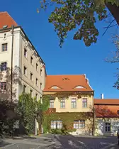 Das Schloss Měln�k in der gleichnamigen mittelb�hmischen Kleinstadt geh�rt seit 1992 wieder der ehemaligen Besitzerfamilie Lobkowizc. Es beherbergt neben einem Museum auch einen bekanntes Weingut und ein Restaurant, welches leider abends nicht mehr ge�ffnet hat. 13.10.2017 