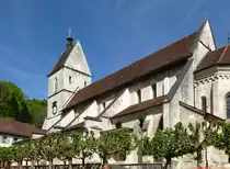 St.Ursanne, die im 12.Jahrhundert erbaute Stiftskirche, zwischen 1964 und 1983 vollst�ndig restauriert, Mai 2017