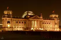 Im Reichstagsgeb�ude ist Sitz des Deutschen Bundestages. Er befindet sich im Berliner Stadtteil Tiergarten. (November 2014)