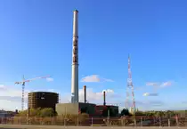 Blick von der Br�cke Dieselstra�e auf das Heizkraftwerk Halle-Dieselstra�e der Energieversorgung Halle GmbH (EVH) mit neuem im Bau befindlichen Wasserspeicher. [3.10.2017 | 17:19 Uhr]