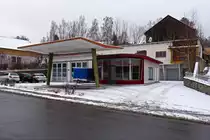 Nur noch selten und bei genauem Hinschauen findet man fr�here alte Tankstellen in ihrer typischen Bauart, wie hier in Viechtach 03.01.2017.