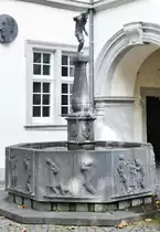 Koblenz: Sch�ngelbrunnen vor dem Rathaus am Willi-H�rter-Platz - 16.10.2017