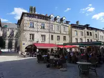 Limoges, historische H�user am Place Saint-Etienne (14.07.2017)