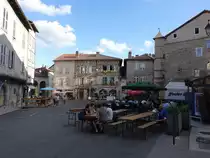 Saint-Leonard-de-Noblat, H�user am Place Guy Lussac (14.07.2017)