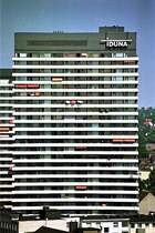 Beton gewordene Gro�stadt-Phantasien: Hochh�user in der M�lheimer Innenstadt (Juli 1990)