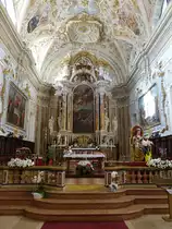 Villa Lagarina, Hochaltar in der Kirche Maria Himmelfahrt, ein Werk von Christoforo und Sebastiano Benedetti, 1700, Chorgest�hl von Giovanni Battista Sani, Stuck von Giuseppe Canonica (27.10.2017)