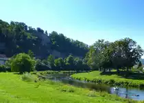 M�hlacker, die Enz mit der Ruine der Burg L�ffelstelz, stammt aus dem 12.-13.Jahrhundert, Aug.2017