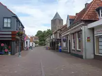 Dalfsen, Prinsenstraat mit Niederl. Ref. Kirche (23.07.2017)