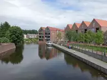 Coevorden, moderne Backstein Geb�ude im Passantenhaven (23.07.2017)