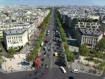 Paris, 8. Arrondissement. Avenue des Champs-�lys�es, vom Arc de Triomphe aus in �stlicher Richtung gesehen - 06.05.2008