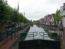 Gorredijk/De Gordijk, alte H�user am Kanal Molenwal (25.07.2017)