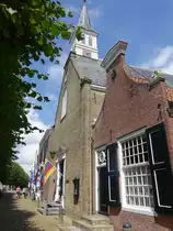 Sloten, niederl. Ref. Kirche, einschiffige Kirche mit Giebel und Dachreiter, erbaut 1647 (26.07.2017)