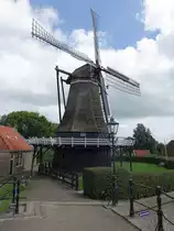 Sloten, Korenmolen de Kaai am s�dlichen Wassertor, erbaut 1795 (26.07.2017)