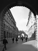 Unterwegs auf der Insel Helgeandsholmen mit dem Reichstagsgeb�ude. (Stockholm, Oktober 2011) 