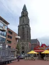 Groningen, niederl. Ref. St. Martini Kirche, romanisch-gotische Basilika, erbaut um 1230, sp�tgotische Umbauten im 15. Jahrhundert, Chor von 1425, Kirchturm erbaut von 1469 bis 1482 (27.07.2017)
