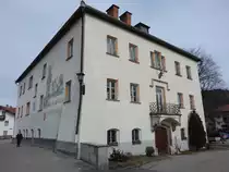 Ruhpolding, ehemaliges herzogliches Jagdschloss mit Hauskapelle, jetzt Heimatmuseum, 1587 erbaut f�r Herzog Wilhelm V. von Martin Raffler (26.02.2017)