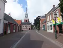 Appingedam, H�user und Rathausturm in der Wijkstraat (28.07.2017)