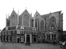 Die Oude Kerk, zu deutsch  Alte Kirche  ist das �lteste erhaltene Bauwerk in Amsterdam. (August 2012)