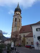Appiano/Eppan, Pfarrkirche St. Pauls, erbaut von 1461 bis 1552, sp�tgotische Fassade von Jakob Zwiesels von 1514 (27.10.2017)