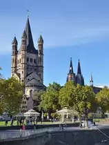 Gro� St. Martin ist eine der zw�lf gro�en romanischen Kirchen in der K�lner Innenstadt. (Oktober 2011)