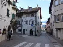 San Michele/Eppan, Gasthof Wei�es R��l und H�user in der Goldgasse (27.10.2017)