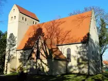 Burgenlandkreis: L�tzen OT Gro�g�rschen: Der 17 Meter hohe Kirchturm wurde 1150 als Wehrturm errichtet. Das Kirchenschiff wurde im 15. Jahrhundert erbaut und weist sowohl romanisch als auch gotische Stilelemente auf. Die Sakristei hat einen sp�tgotischen Fachwerkgiebel. Heute wird die 1999 sanierte Kirche sakral (evangelisch) genutzt. (16.01.2018) 