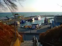 Ein wundersch�ner, eisiger, sonniger und windiger Wintertag war am 15.01.2018 in Sassnitz. Zu sehen ein Teil vom Sassnitzer Fischereihafen.