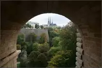 . Pont Adolphe in Luxemburg -

Gerahmt von den Br�ckeb�gen ergeben sich durch den eingeh�ngten Steg wunderbare, gerahmete Ausblick auf die Altstadt von Luxemburg. Hier geht der Blick �ber das gr�ne Tal der P�trusse zur Cathedrale Notre-Dame de Luxembourg.

04.10.2017 (M)