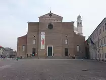 Padova/Padua, San Giustina Kirche am Prato della Valle, erbaut ab 1521, gr��te Renaissancekirche in Venetien, dreischiffiges Langhaus mit drei Kuppeln (28.10.2017)