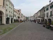 Este, H�user an der Piazza Maggiore in der Altstadt (29.10.2017) 