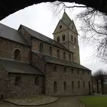MORSBACH/NRW-KATH. PFARRKIRCHE ST. GERTRUD
Die Stadt im OBERBERGISCHEN KREIS an der Grenze zu RHEINLAND-PFALZ wird �berragt von
 ST. GERTRUD  auf einer Anh�he,einer romanischen Emporenbasilika aus dem 12./13. Jahrhundert,
hier am 24.1.2018...