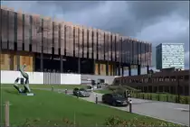 . Goldschimmernde Glasfassade -

Der 2008 er�ffnete Neubau des Europ�ischen Gerichtshofes in Luxemburg-Kirchberg. Architekur: Dominique Perrault, Paris mit Paczowski & Fritsch, Luxemburg.

06.10.2017 (M)