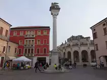 Rovigo, S�ule an der Piazza Vittorio Emanuele II. (29.10.2017)