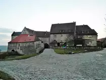 Stra�e der Romanik, S�droute: Freyburg/U. - die Neuenburg, die einst gr��te Burg der Landgrafen von Th�ringen. Blick auf die Kernburg, zu erkennen ist die  Burgwirtschaft Schloss Neuenburg . 27.01.2018