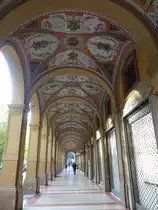 Bologna, Arkadengang entlang der Via Luigi Carlo Farini (31.10.2017)