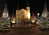 Martin-Luther-Kirche in Bad Neuenahr, abends w�hrend der Adventszeit - 10.12.2017