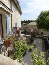 Saint-Restitut, H�user am Place du 14. Julliet (22.09.2017)