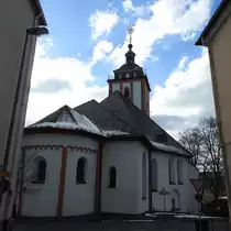 SIEGEN/SIEGERLAND-EV. NIKOLAIKIRCHE MIT KR�NCHEN
Am 13.2.2018 zeigt sich die NIKOLAIKIRCHE,ein auf das 13. Jahrhundert zur�ckgehendes Kirchengeb�ude
mit sechseckigem Grundriss und dem Wahrzeichen der Stadt,einer geschmiedeten und vergoldeten
Krone mit �ber zwei Meter Durchmesser auf der Spitze,bei herrlichem Winterwetter.....