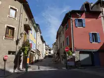 Embrun, H�user in der Rue de la Liberte in der Altstadt (23.09.2017)