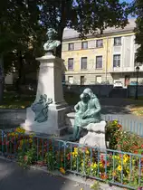 Embrun, Denkmal f�r Clovis Hugues am Place de l´Archeveche (23.09.2017)