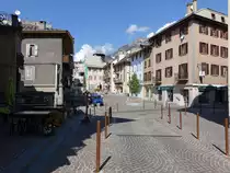 Guillestre, H�user am Place du Colonel Bonnet in der Altstadt (23.09.2017)