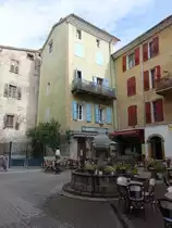 Castellane Brunnen am Place de la Fontaine in der Altstadt (24.09.2017)